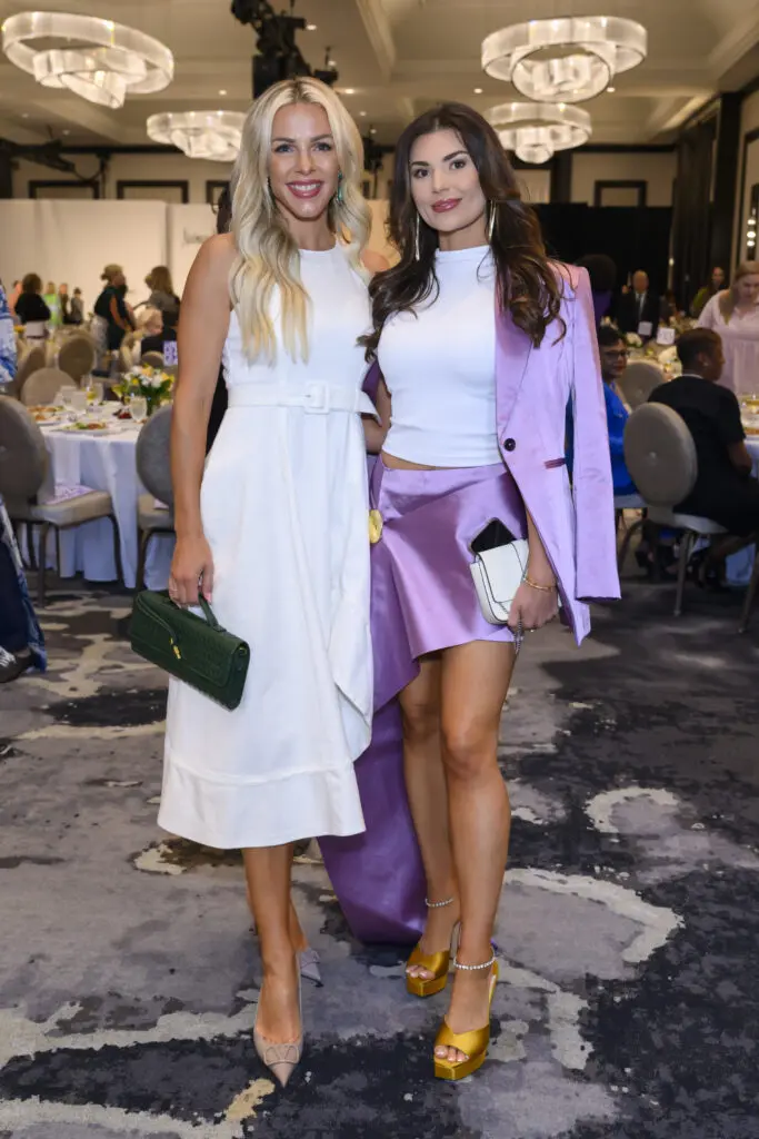 Lindsay Yates, Jessica Gomez at the PaperCity Philanthropy in Fashion Best Dressed Luncheon (Photo by Michelle Watson, catchlightgroup.com)