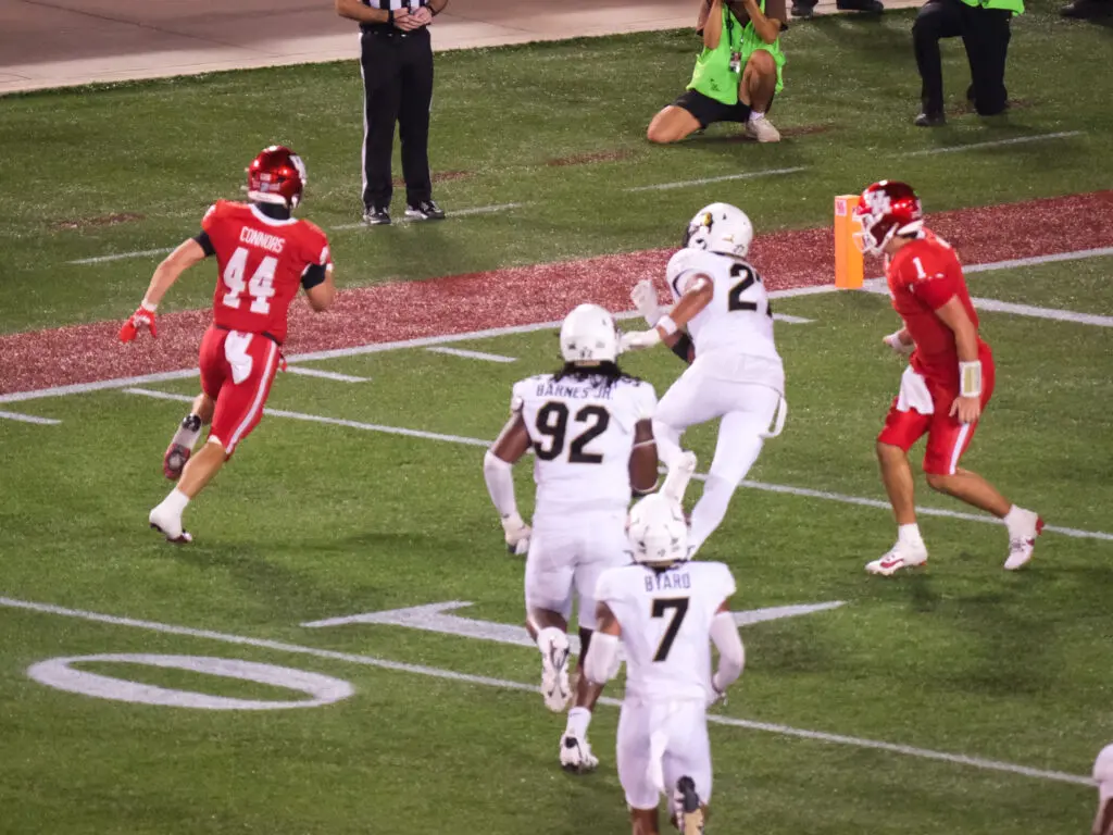  University of Houston running back Dean Connors has some moves too. (Photo by F. Carter Smith)