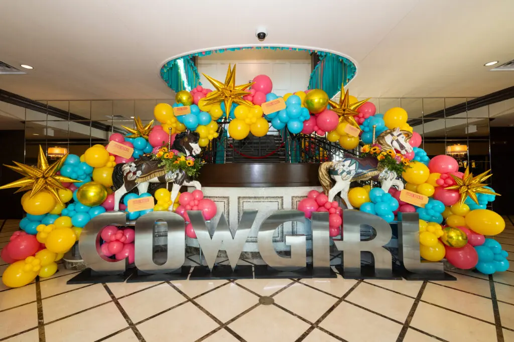The entrance at River Crest Country Club in Fort Worth (Photo by Sharon Ellman)