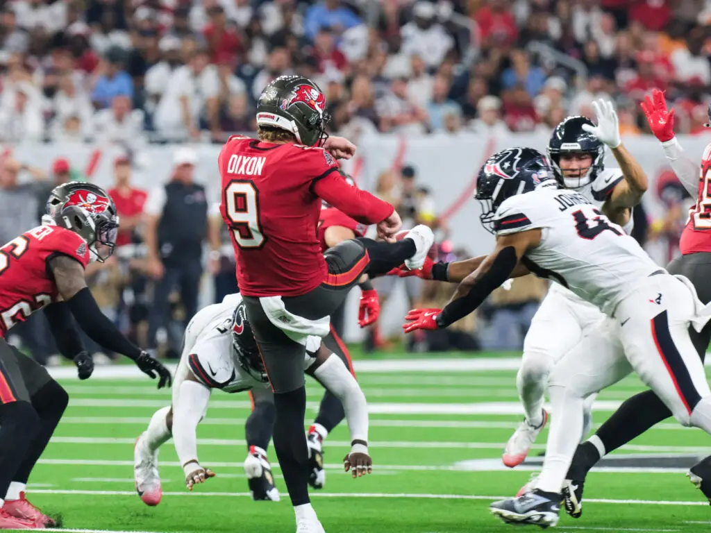 Houston Texans special teamer E.J. Speed blocked a punt against the Bucs. (Photo by F. Carter Smith)