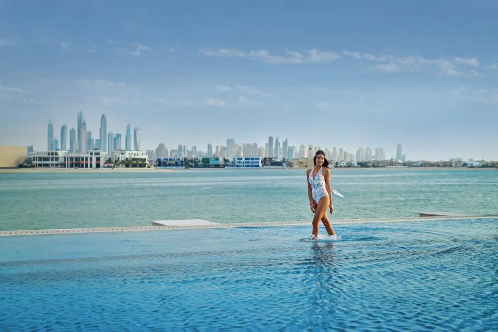 Enjoy a proper beach club experience at WHITE Beach at Atlantis, The Palm. (Photo by Atlantis, The Palm and Atlantis The Royal)