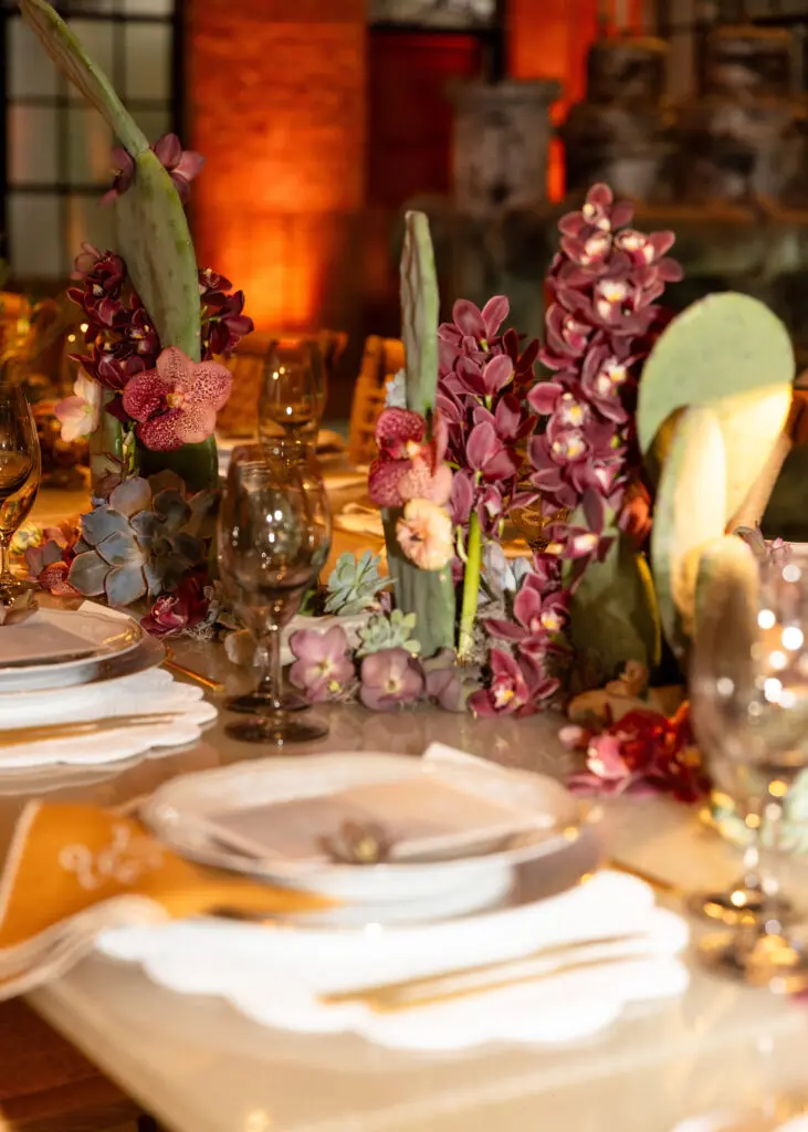 Serracina Studios designed the artful arrangements that cascaded down the long table. (Photo by Kaitlin Saragusa Photography)