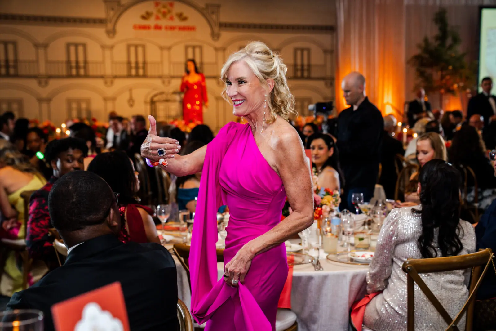 Diane Kink modeled a 27-carat royal blue tanzanite ring donated for the auction by Mark Pharo. (Photo by Alex Cross Photography)