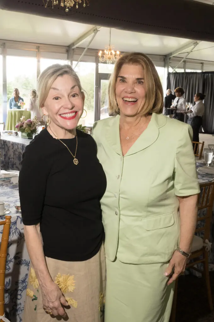 Sharyn Weaver, Lynne Hudson at the Houston Botanic Garden luncheon (Photo by Daniel Ortiz)