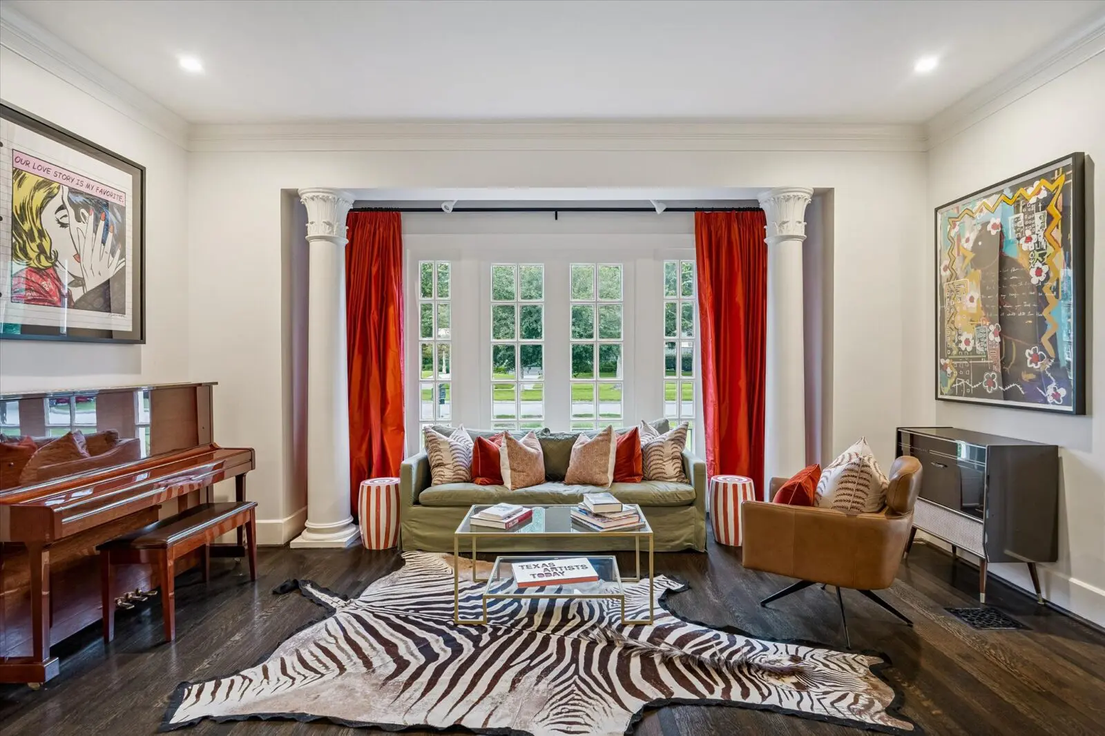 The historic and the modern decoratively blend at 15 Courtlandt Place (Photo by Tk Images)