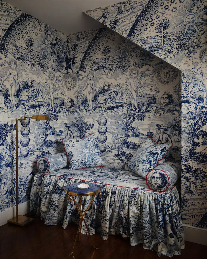 Jennifer Karol’s snug with custom banquette and walls in Schumacher Modern Toile by Johnson Hartig of Libertine (Photo by Douglas Friedman)