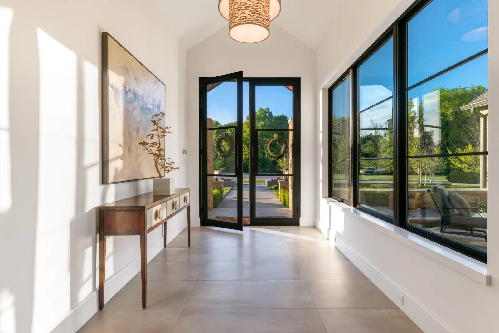 The Schottenheimer home positions every room in a way that optimizes the natural setting surrounding it. (Photo by Costa Christ / Compass)