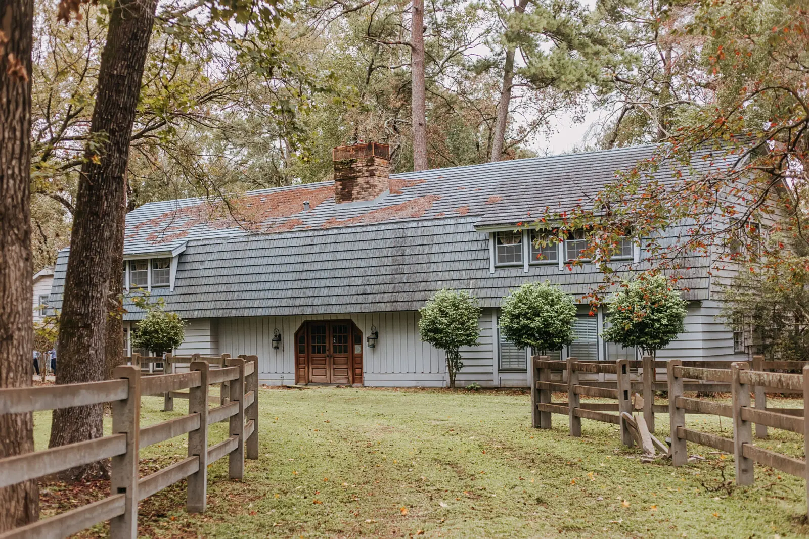 The original house on the 10 acres that the Kovars bought for Blue Magnolia. (Photo courtesy of Angela Kovar)