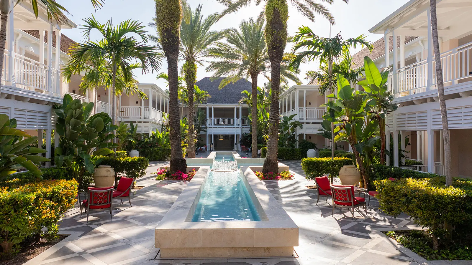 The Ocean Club opened in 1962 with visitors like Jackie Onassis, Winston Churchill, Salvador Dali, Elizabeth Taylor, Marlon Brando, the Beatles.