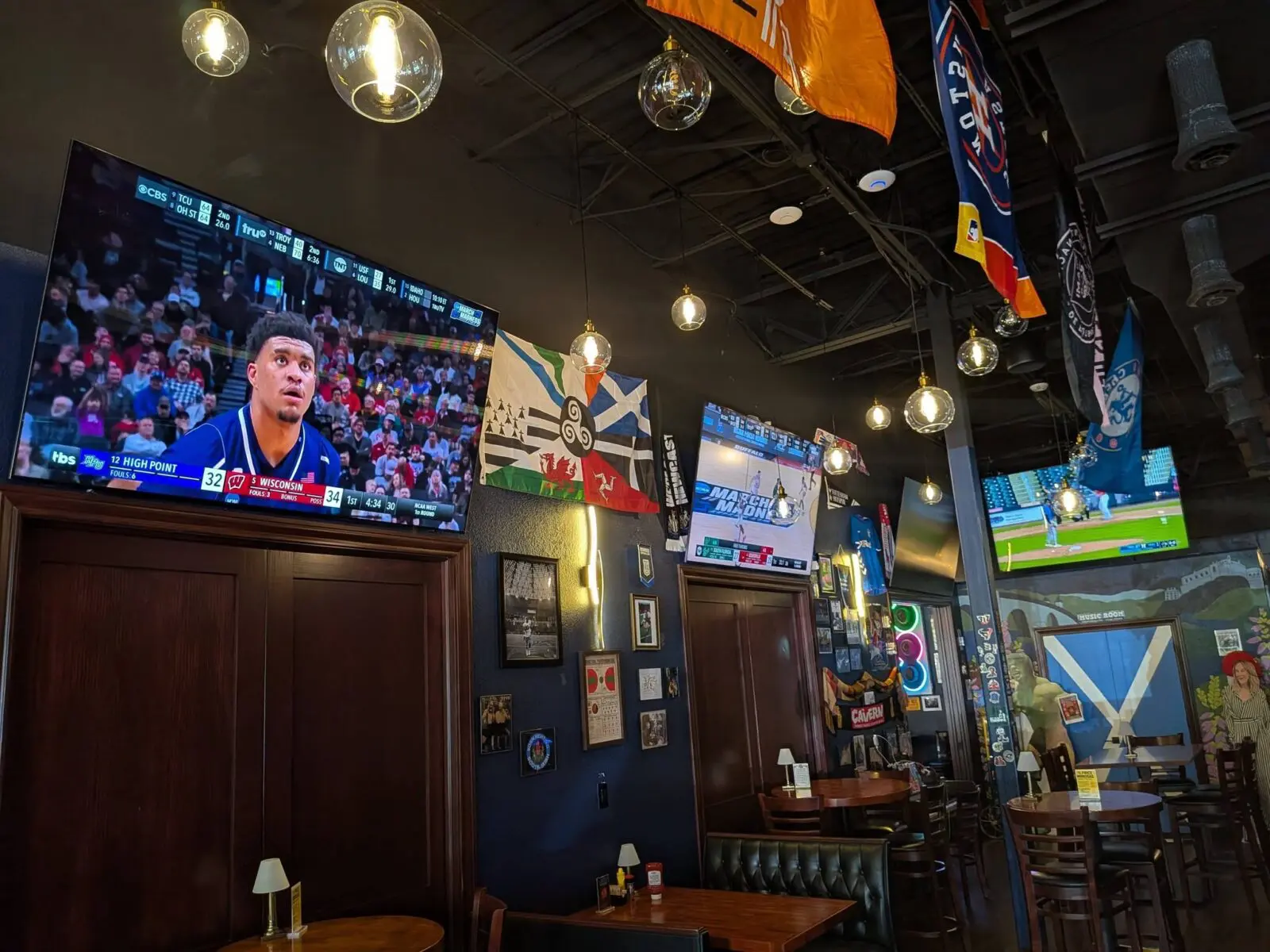 Blue Lion screens