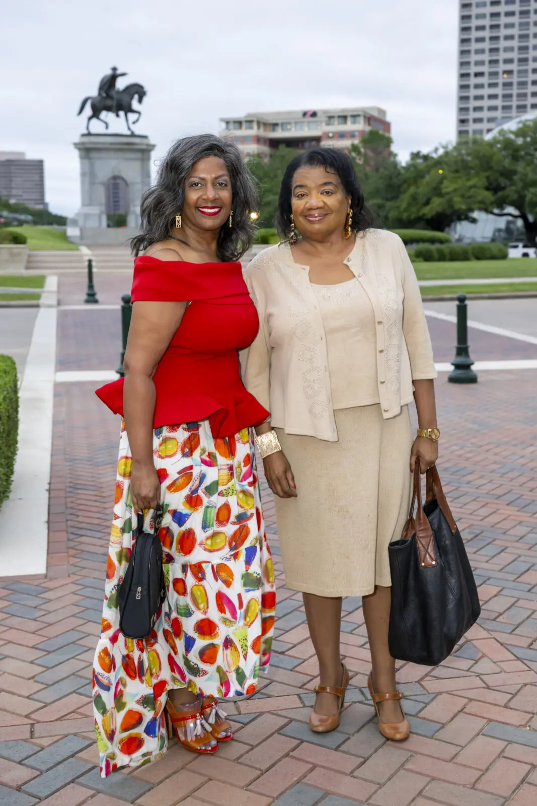 Gwendolyn Tillotson Bell, Robbi Jones at Hermann Park Conservancy's 'Evening in the Park' (Photo by Michelle Watson, CatchlightGroup.com)