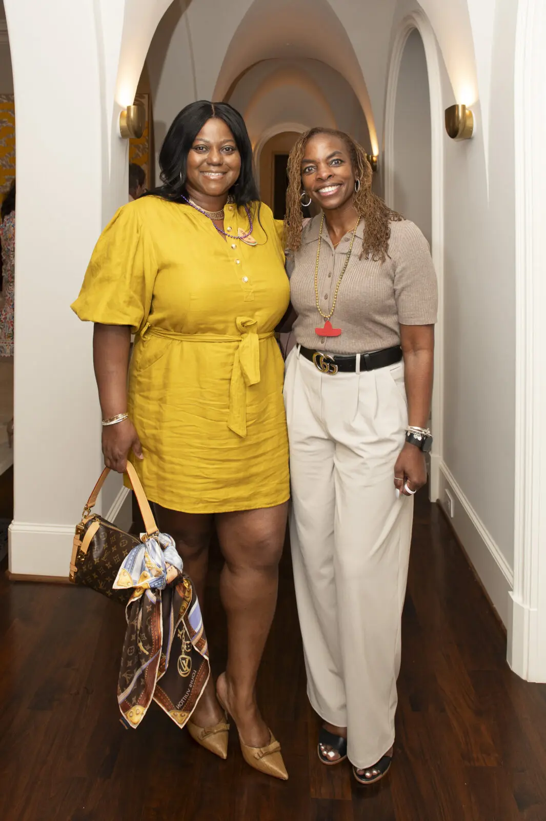 Dee Brown, Lynnee Hopson