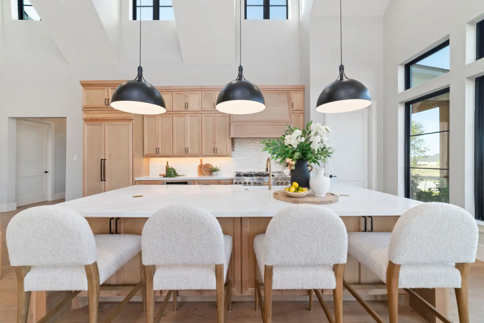 Known for its luxury custom homes across Houston, William David Homes is bringing its signature approach to Chambers Creek through its Select Homes program — a semi-custom offering designed to deliver a more efficient path into high-end living without compromising quality.