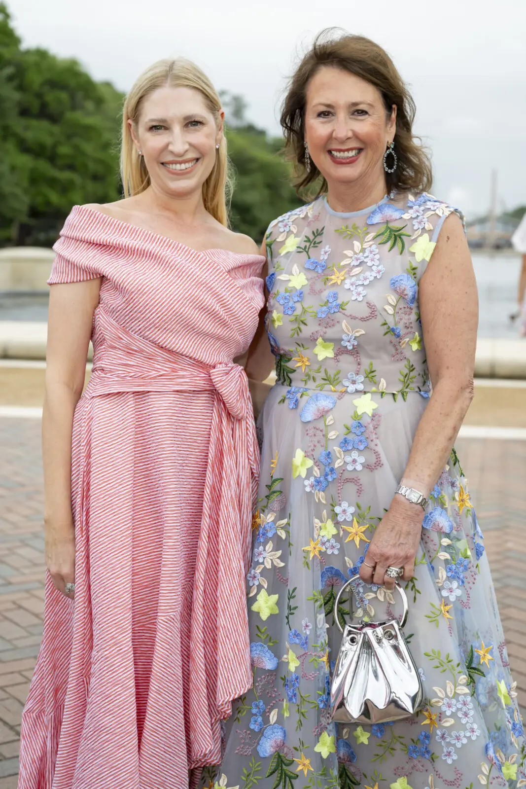 Isabel David, Ileana Treviño at Hermann Park Conservancy's "Evening in the Park" (Photo by Michelle Watson, CatchlightGroup.com)