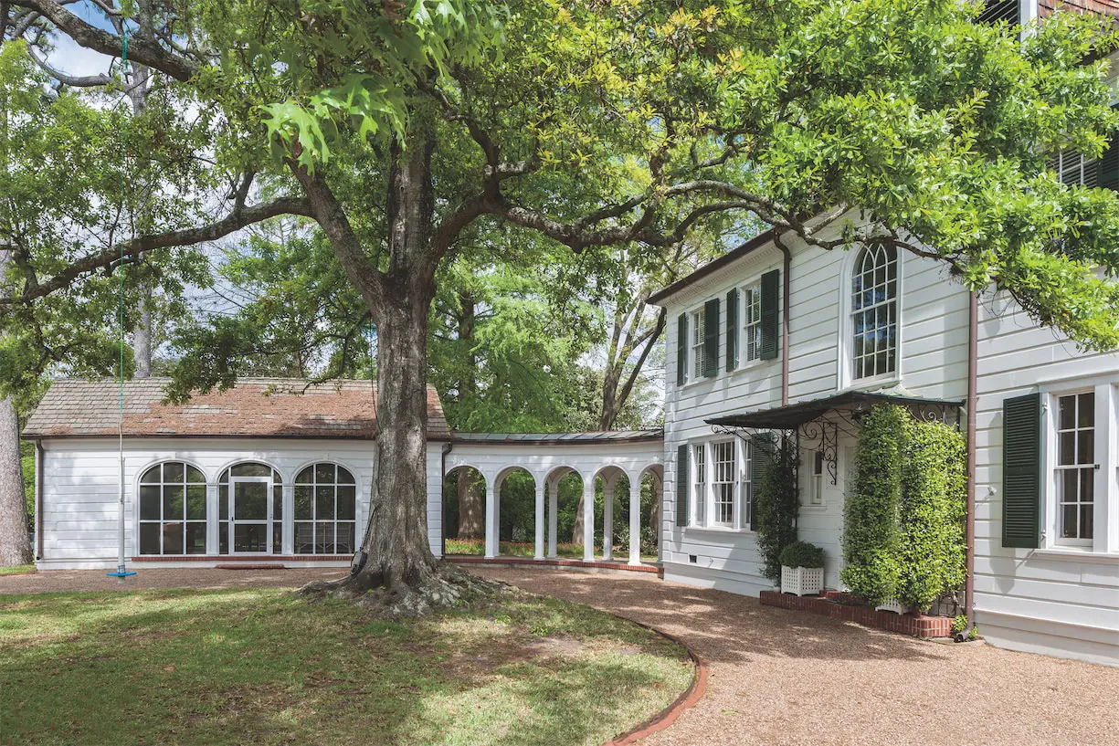 Clayton Summer House. Arrival front showing quadrant arcade and screened summer house (Photo by Paul Hester)