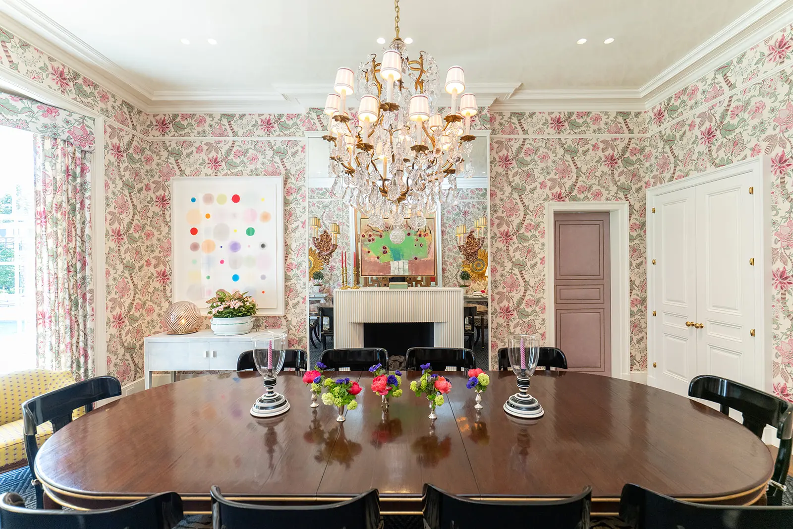 Architect Peter Pennoyer and interior designer Ashley Avrea Cathey reimagined the Hollywood Regency-style Dallas home. (Photo by Clark Cabus)