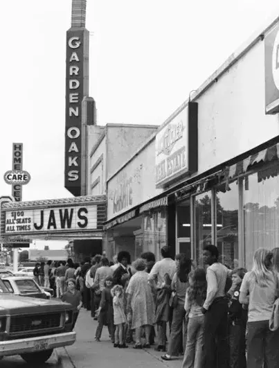 Houston moviegoers line up for Jaws at the Garden Oaks Theater in 1975.