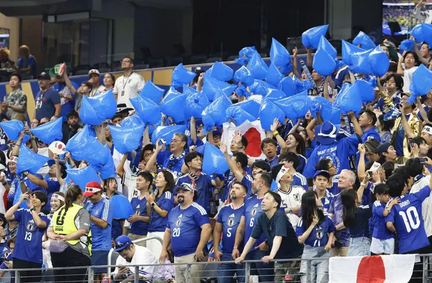 Japan Fans Win Hearts With Devastated Stadium Cleanup, Show This Is the World Cup of Sportsmanship Despite the Cash Grabs