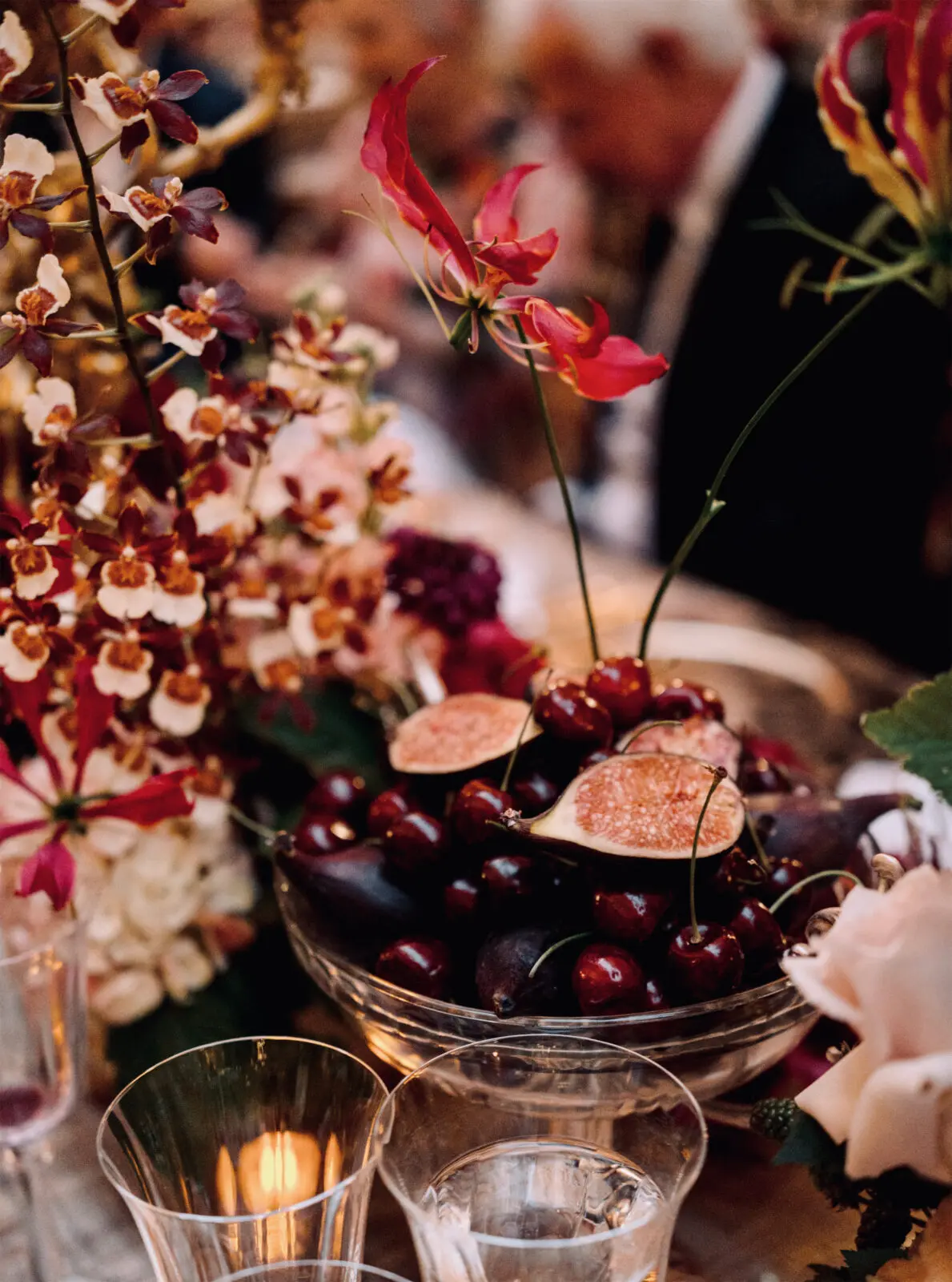 A lush table vignette (Photo by Catalin Vutcariov)