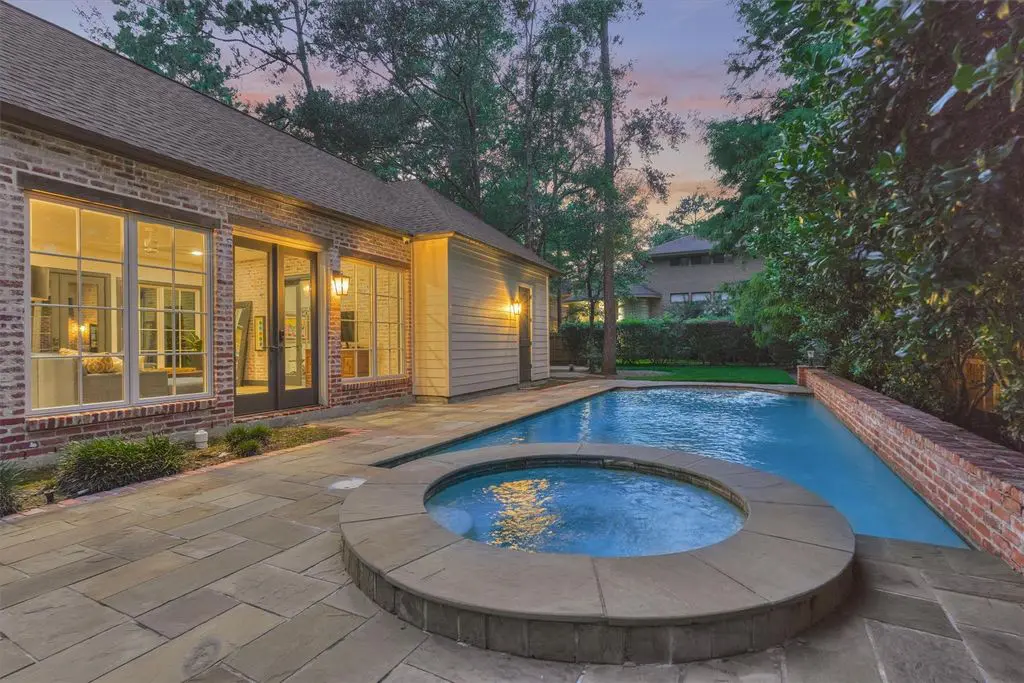 Autumn Crest pool and spa