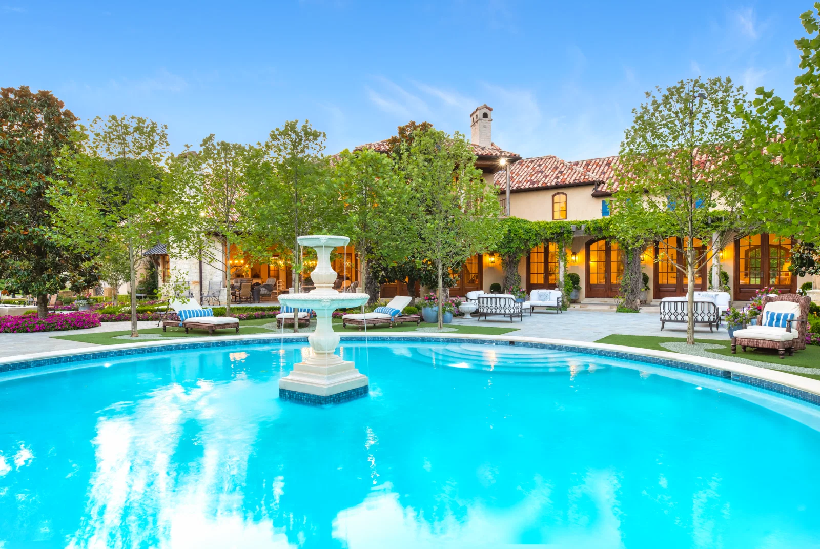 For more than 40 years, the firm has designed and built these environments for the most discerning homeowners in Dallas and beyond.