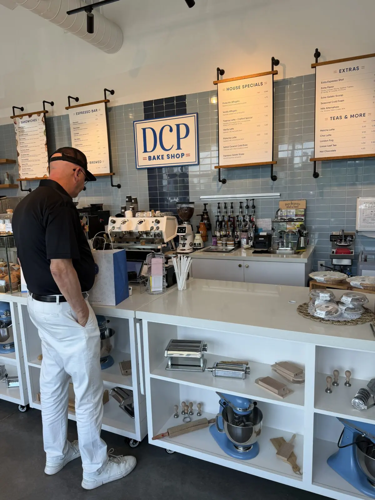 Della Casa Pasta offers more than 20 varieties of fresh pasta sold by the pound, along with refrigerated fresh sauces, frozen family meals, lasagnas and ready-to-heat dinners.