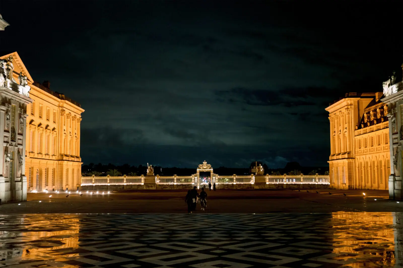 The Palace of Versailles aglow for the American Friends of Versailles soirée (Photo by Catalin Vutcariov)