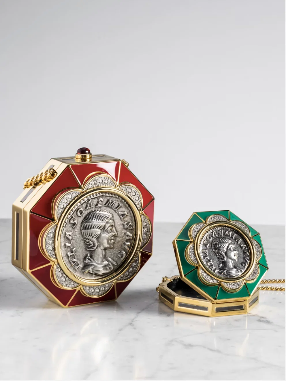 Monete Minaudière draws from ancient Roman coins