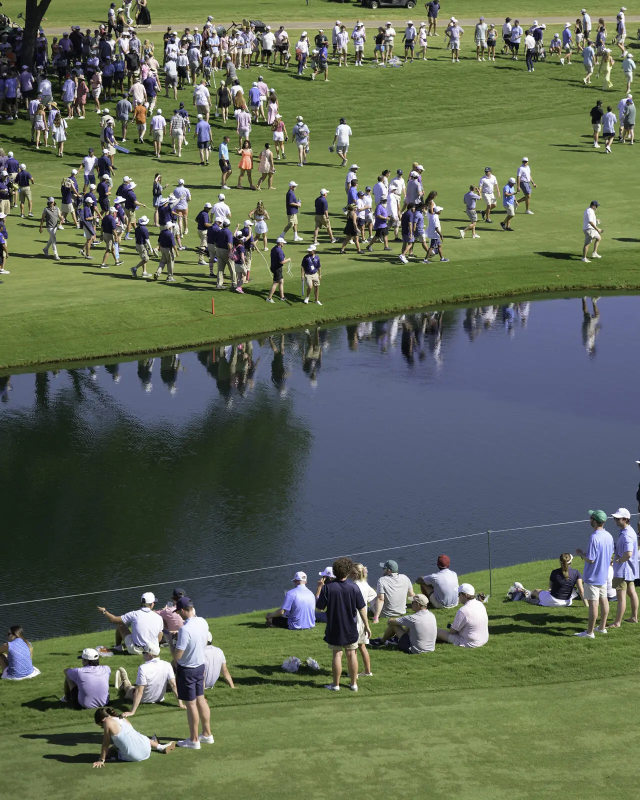 Fans gather around the 18th green as the tournament concludes at Colonial Country Club. (Photo by Walt Burns)