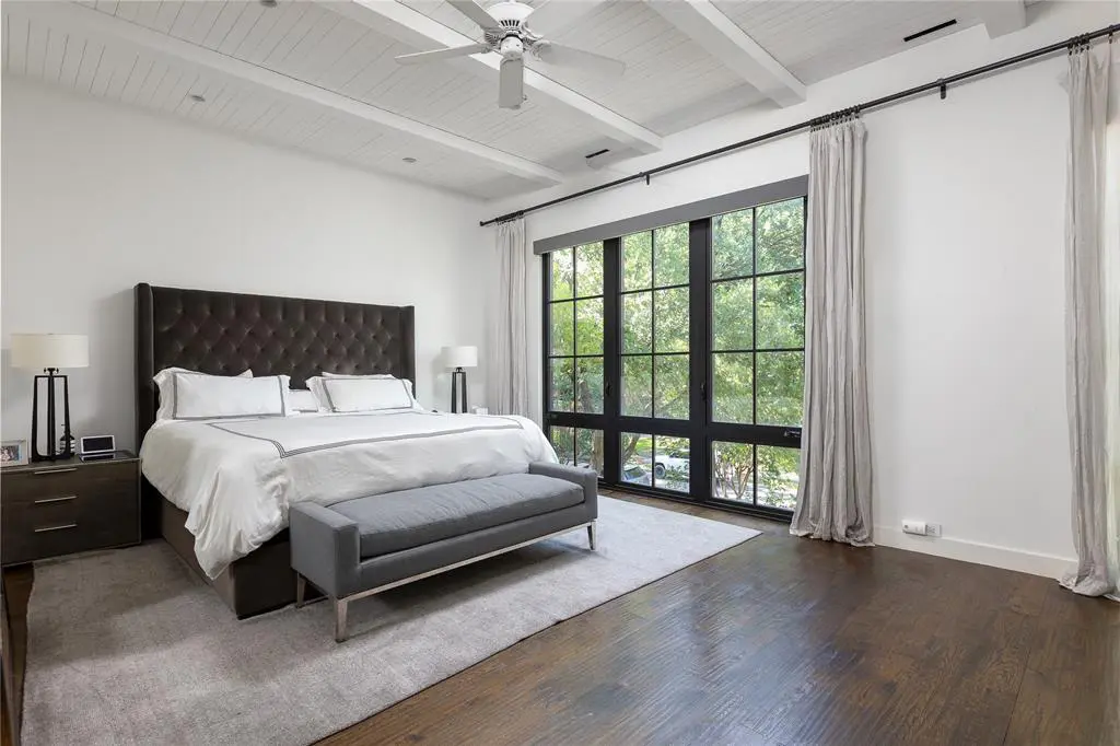 Each bedroom offers a luxurious en-suite bathroom. (Photo by Compass RE Texas, LLC)