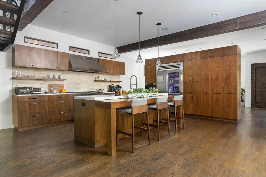 Striking millworker in the kitchen (Photo by Compass RE Texas, LLC)