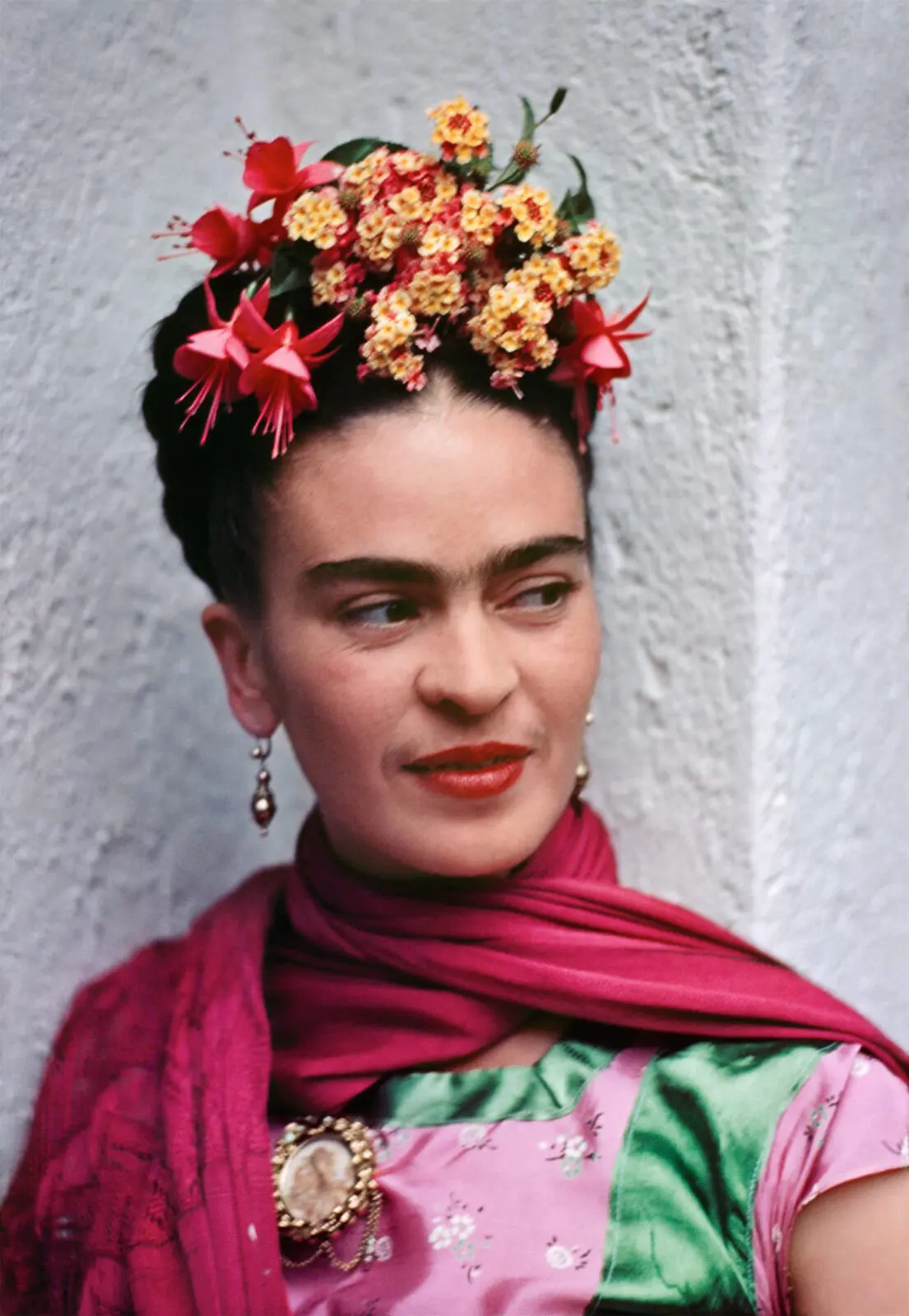 Nickolas Muray, "Frida in Pink/Green Blouse," 1938, at PDNB Gallery (Courtesy PDNB Gallery, Denton, TX and the Nickolas Muray Estate)