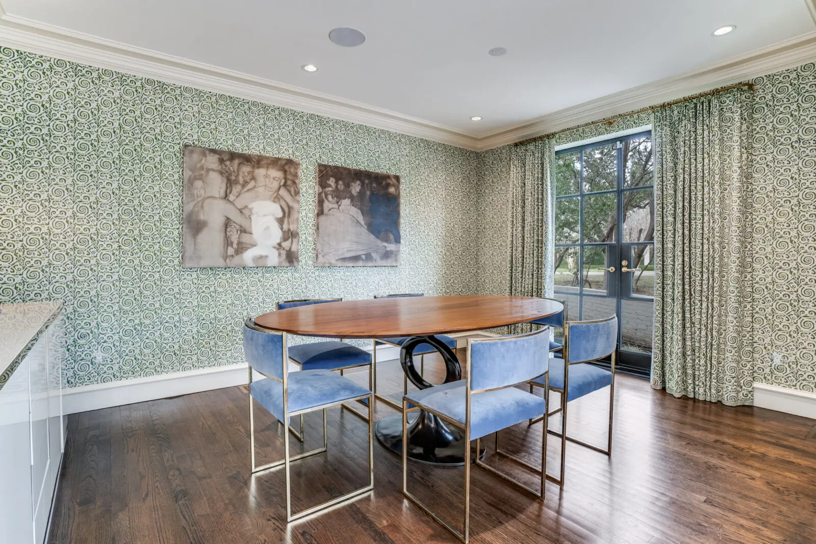 The breakfast room, cloaked in Fortuny wallpaper and drapes, provides a view of the tennis court. (Photo by Allie Beth Allman & Associates)