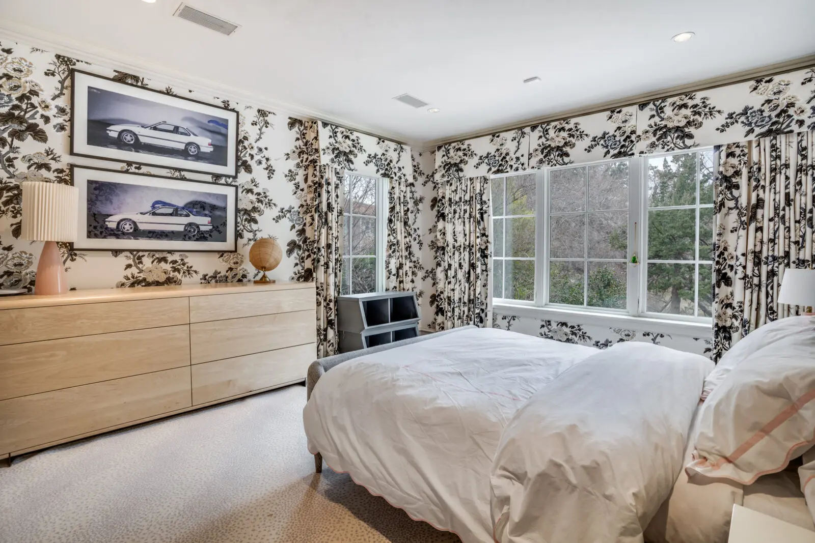 An elegantly appointed guest bedroom (Photo by Allie Beth Allman & Associates)