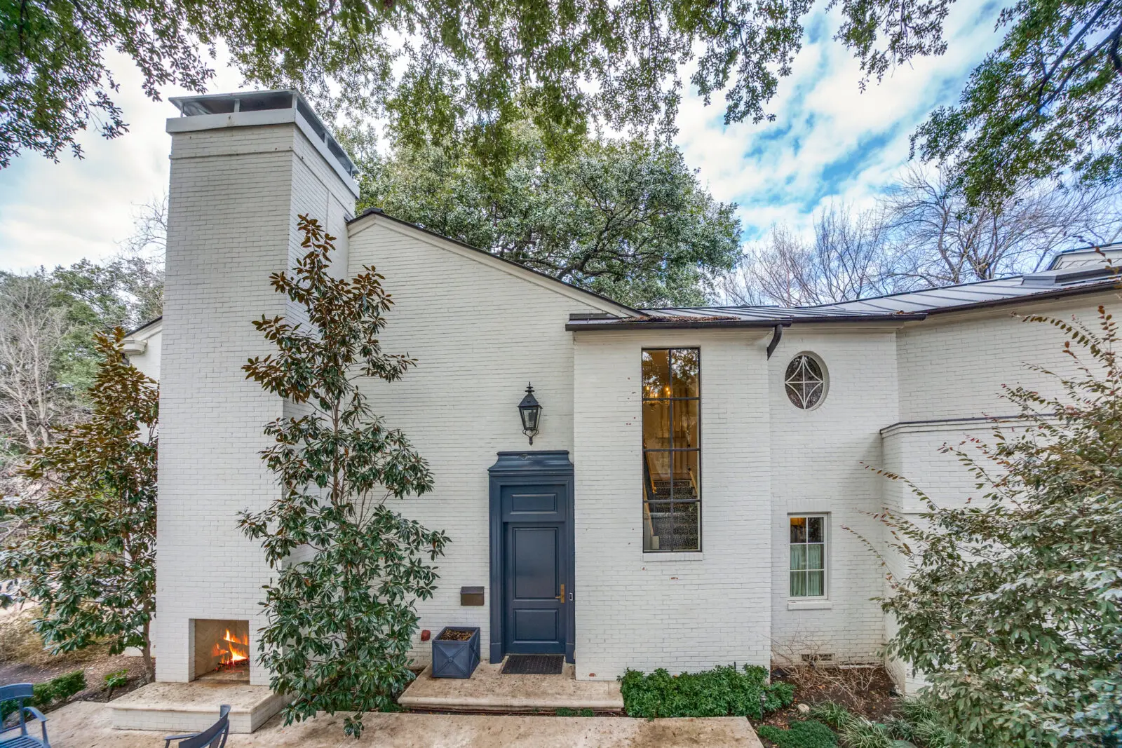 A Creekside $6.85 Million Highland Park Home That’s Primed For an Art Collector