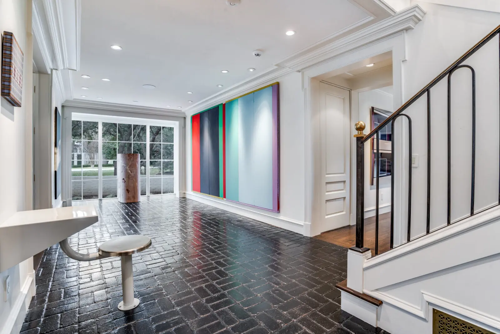 Upon entering the house, one quickly recognizes it as a perfect canvas for either a seasoned or aspiring art collector, with abundant wall space to showcase a collection. (Photo by Allie Beth Allman & Associates)