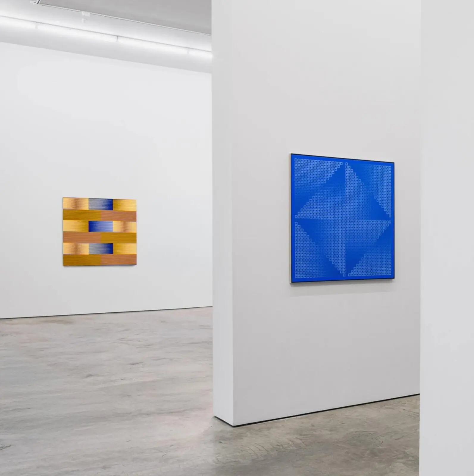 An installation view of "Carlos Cruz-Diez and Julian Stanczak: A Difference in Tone — Two Investigations of Color," 2026, at Sicardi | Ayers | Bacino (Photo by Francisco Ramos. Courtesy Sicardi | Ayers | Bacino)