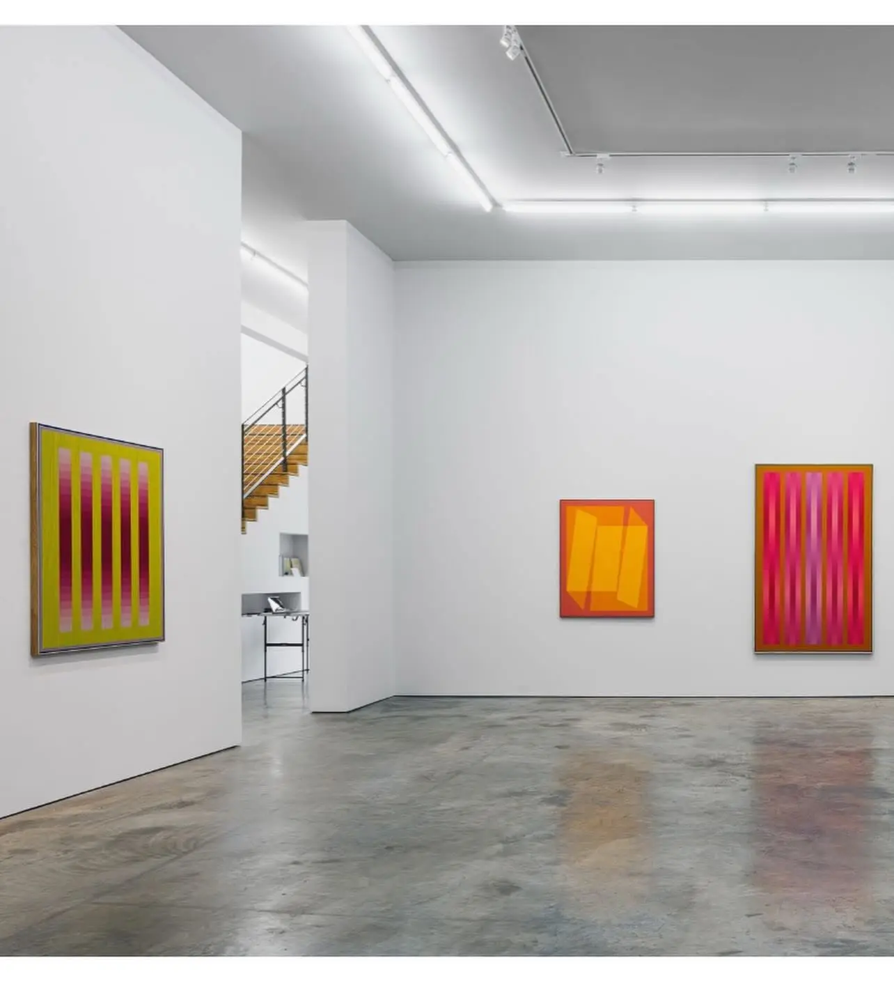 An installation view of "Carlos Cruz-Diez and Julian Stanczak: A Difference in Tone — Two Investigations of Color," 2026, at Sicardi | Ayers | Bacino (Photo by Francisco Ramos. Courtesy Sicardi | Ayers | Bacino)