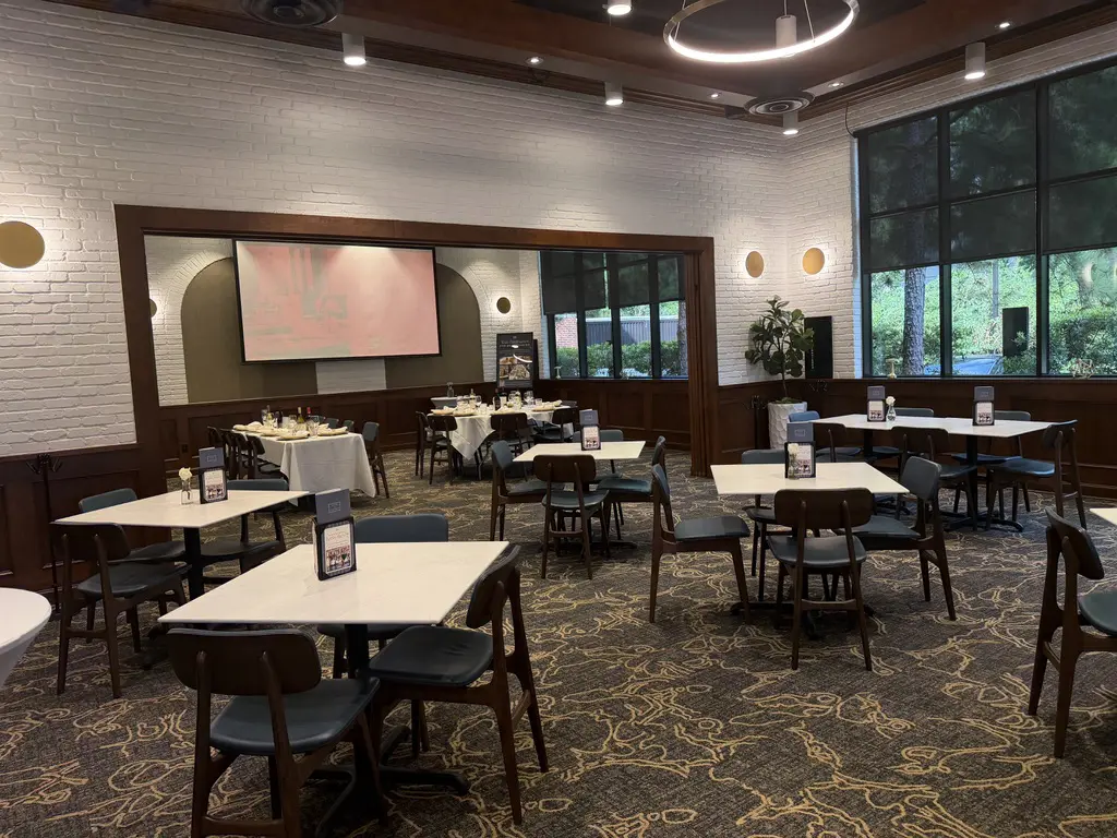 Black Walnut Woodlands interior