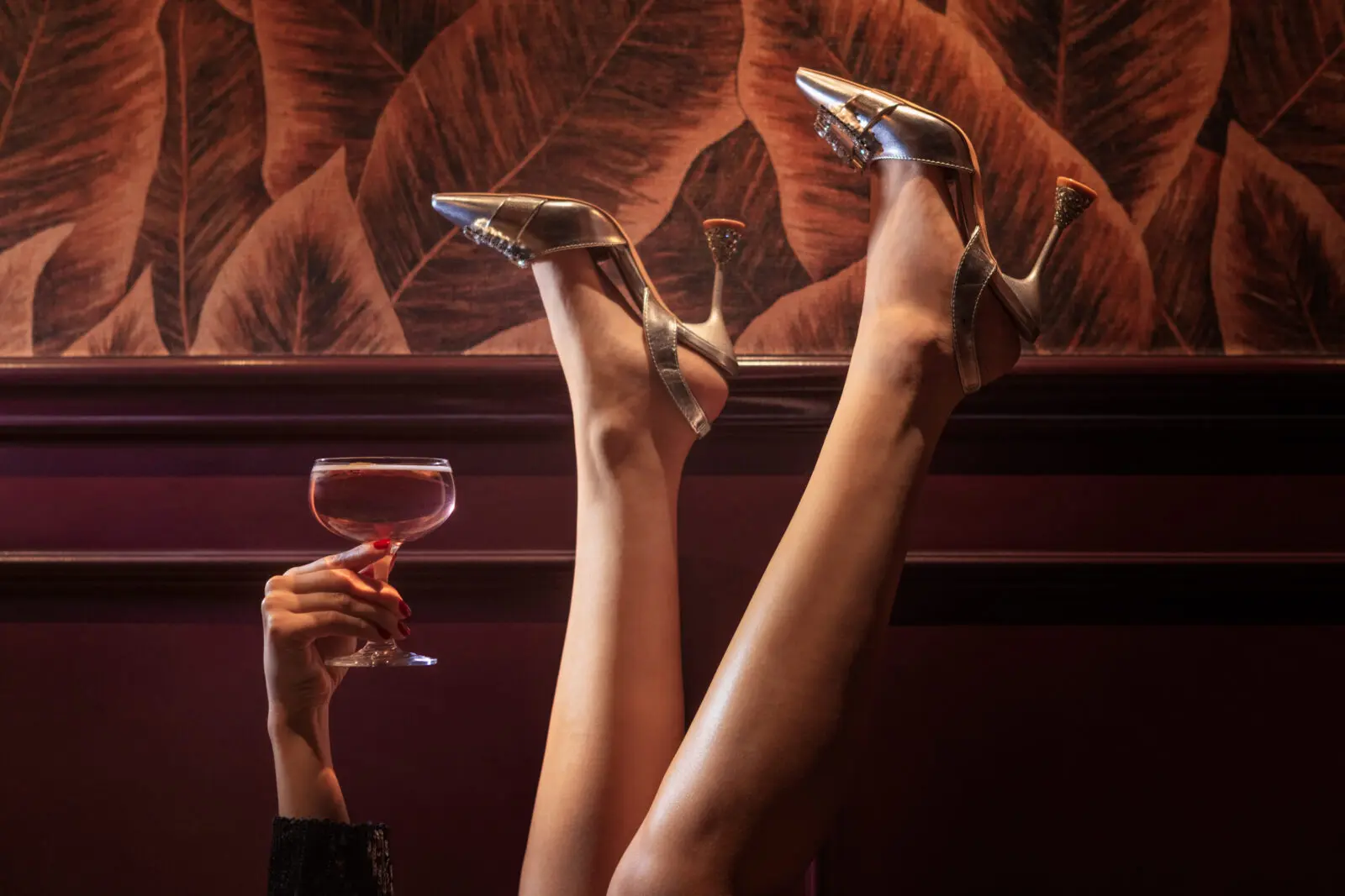 Cocktail lounge Columbian Country Club hosts its Western Pink Party. (Photo by White Unicorn Agency)
