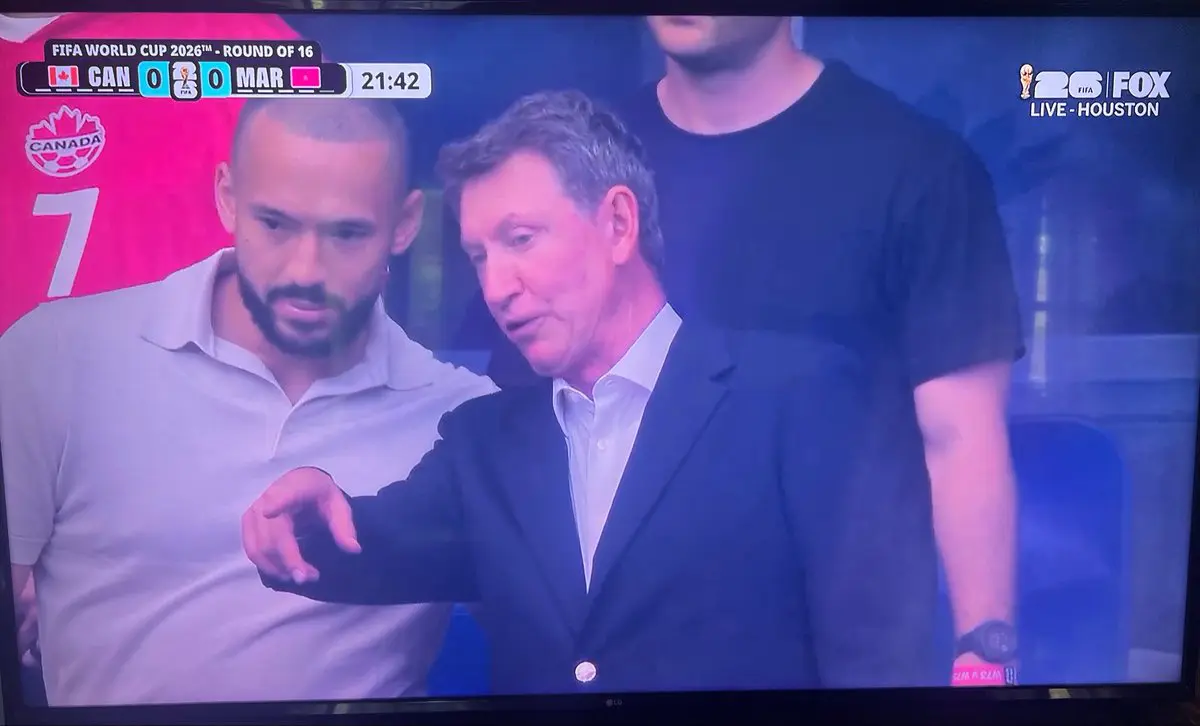 Astros favorite Carlos Correa found himself in the Canada box with Wayne Gretzky.