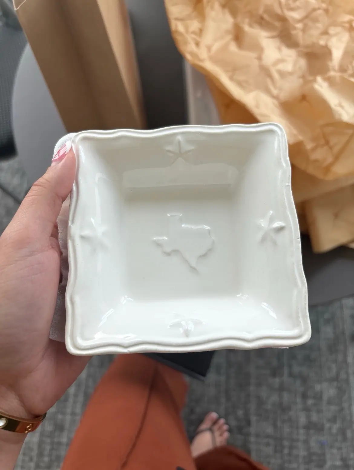 A decorative plate featuring the outline of Texas was presented to Princess Takamado by the City of Fort Worth. (Photograph by Brooks Burris for Visit Fort Worth)