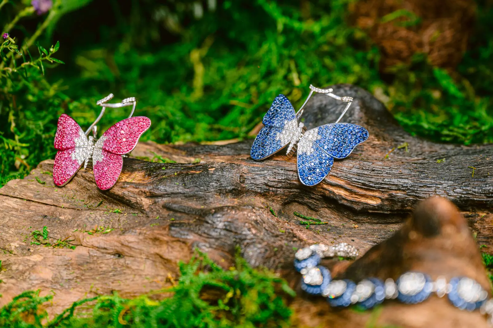 SĀMAÁ Diamonds Le Papillon collection features butterfly rings with rings that actually flutter. (Photo by Si Vo Photography)