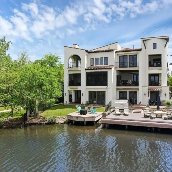 These Million-Dollar Plus Townhomes In The Woodlands Prove That Luxury Living Does Not Require a Lawn
