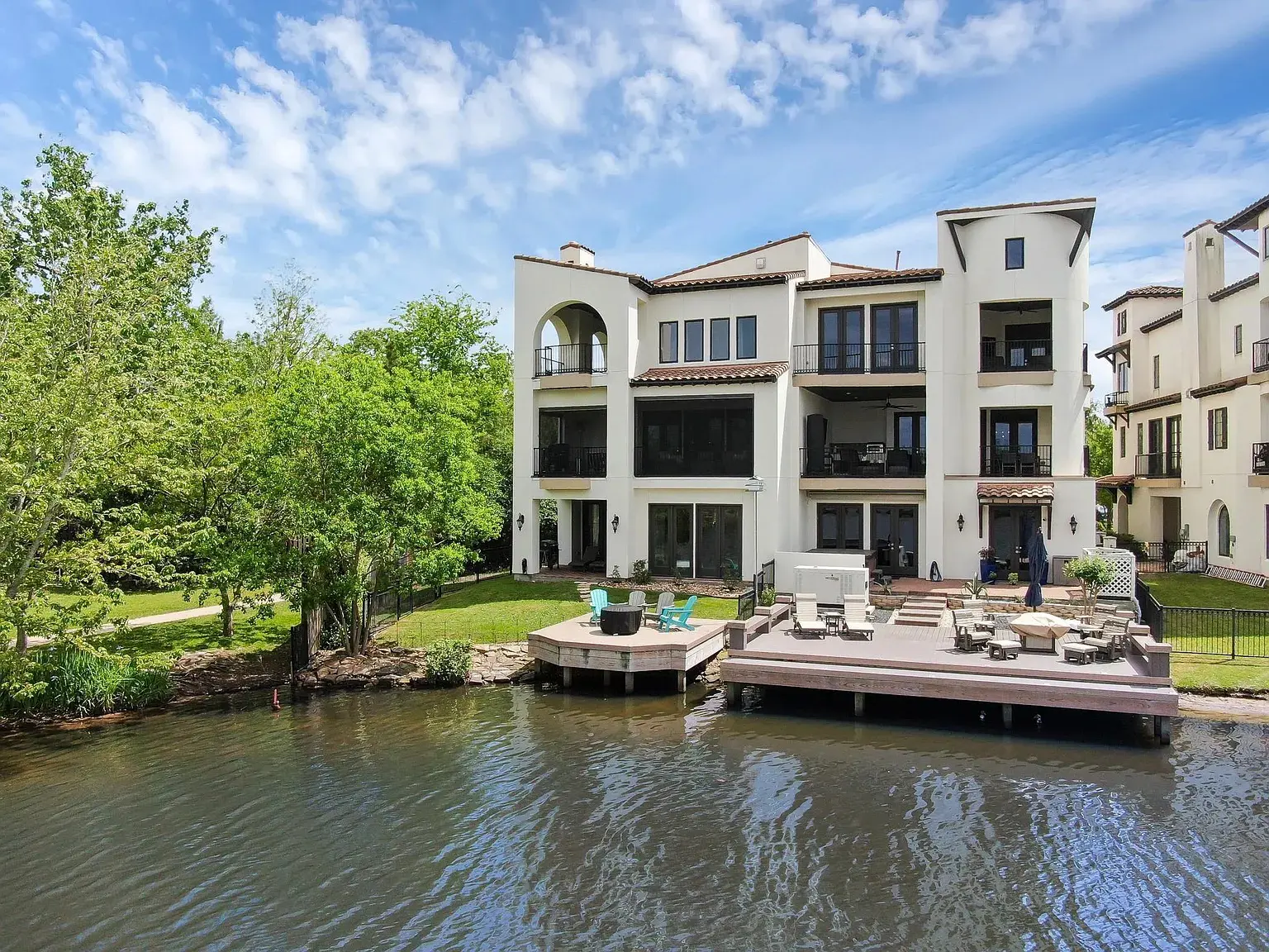 These Million-Dollar Plus Townhomes In The Woodlands Prove That Luxury Living Does Not Require a Lawn