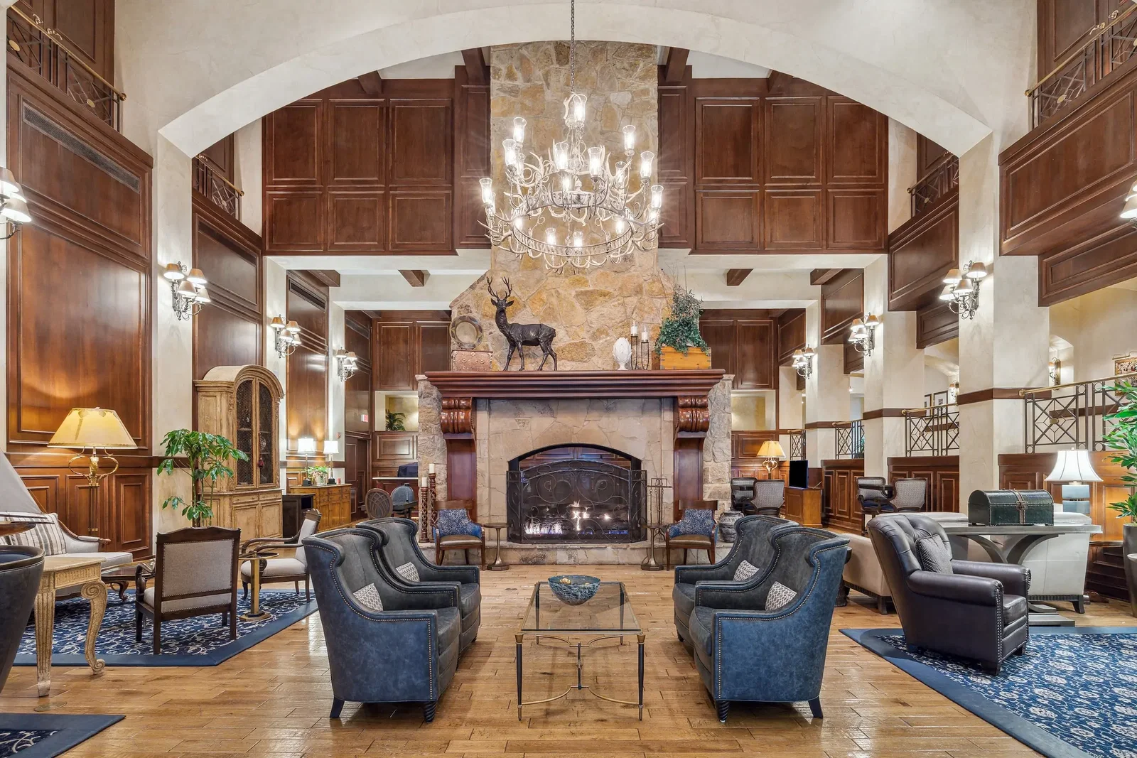 The Houstonian Hotel Great Room Lobby