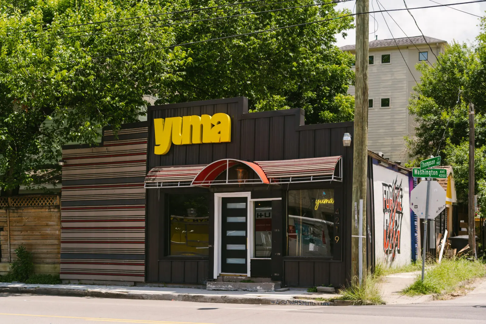 The exterior of Yuma's Washington Avenue outpost. (Photo by Rebekah Flores)
