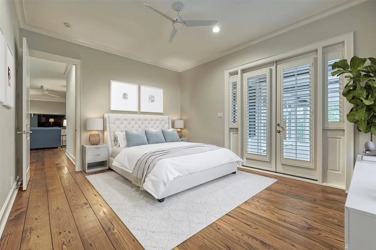 This above-garage apartment at 22 East Shore Dr is perfect for guests and family. 