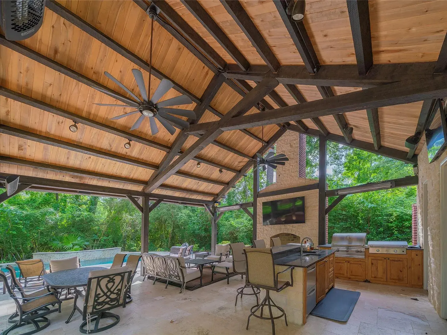 7 pond outdoor kitchen
