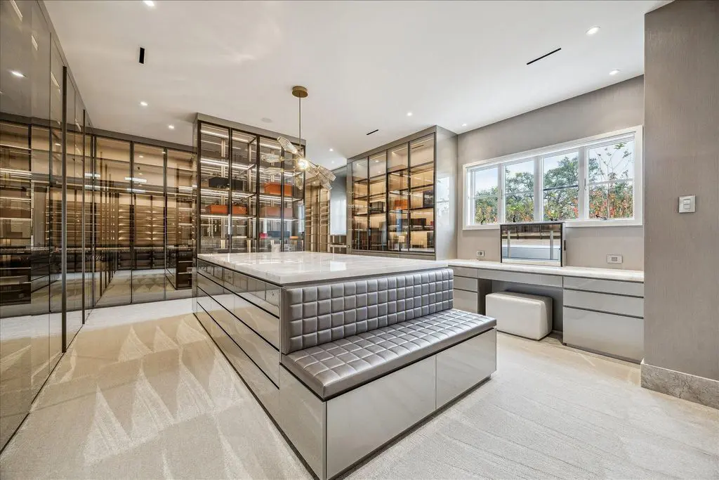 The incredible closet in the primary suite at 1708 River Oaks Boulevard